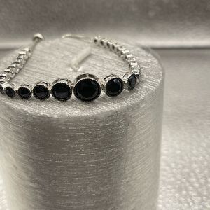 NWOT STERLING SILVER and black onyx bracelet, approximate length 8 inches